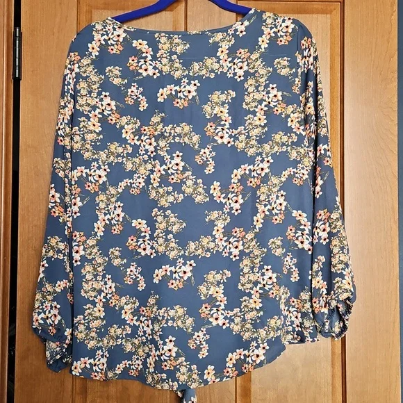 West Kei Front Tie Blouse - Picture 4 of 5